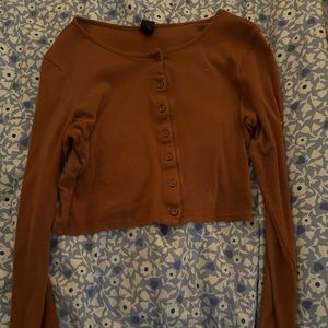 Cropped long sleeve button down tee